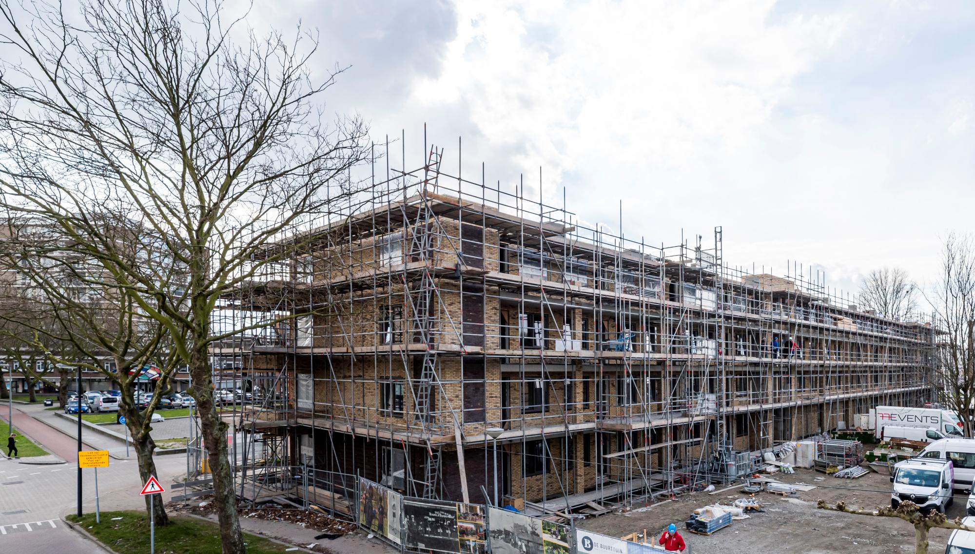 "Foto Van Wijnen, appartementencomplex hoogste punt Newomij"