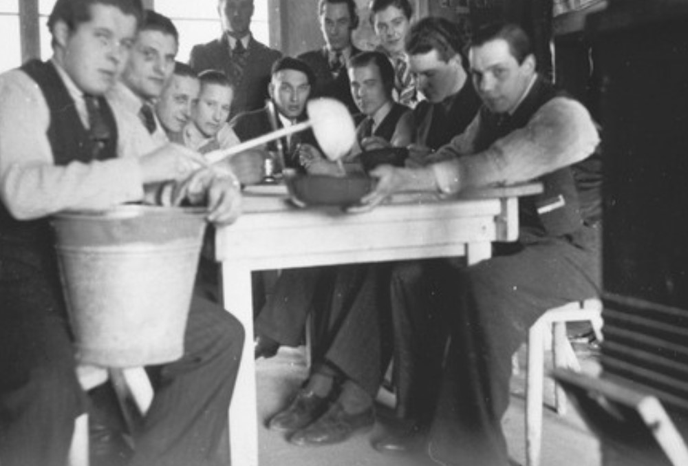 Studenten in een dwangarbeiderskamp in Duitsland in 1943.