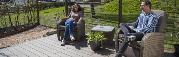 Lizette en Kok zitten nu met een ander gevoel in de tuin