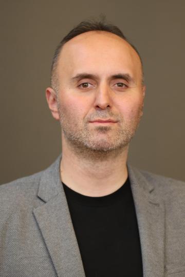 Portret Enes Ayhan